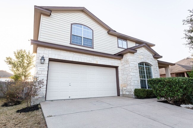 Building Photo - Spacious and Inviting 3-bedroom, 2.5-bathroom Home!