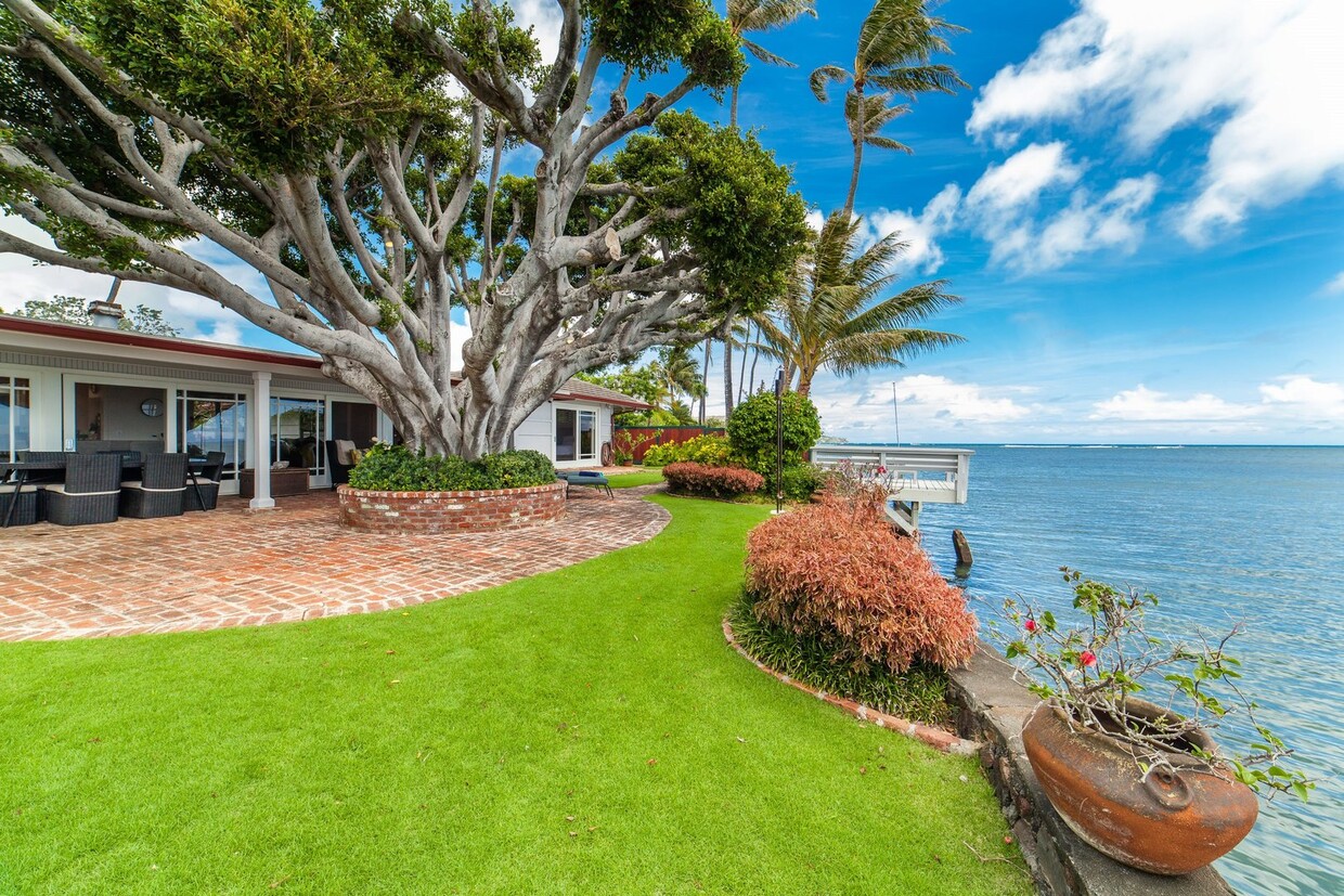 Foto principal - Oceanfront 4 bedroom, 3 bath in beautiful ...