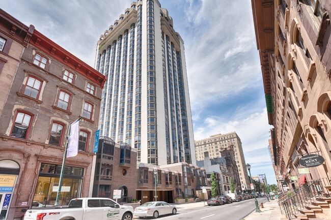 Front Bldg View - 2020 Walnut St