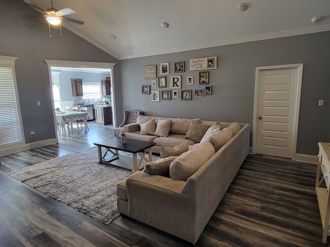 Building Photo - Modern 4BR Home with Screened Porch, Granite Kitchen & Fenced Backyard
