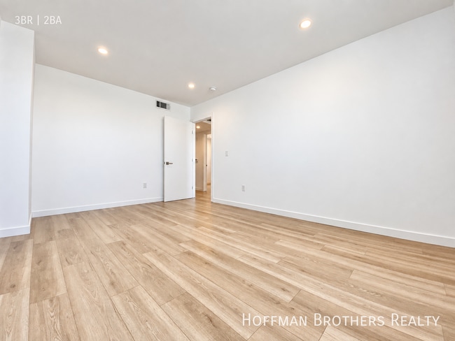 Building Photo - 233 Rosemont Ave