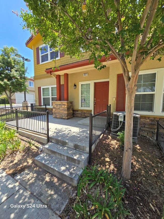 Welcome home to this beautifully designed ... - 3 Bedroom, 2.5  bath Condo in great HOA in...