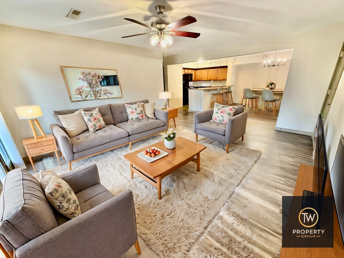 Foto principal - 1070 University Dr