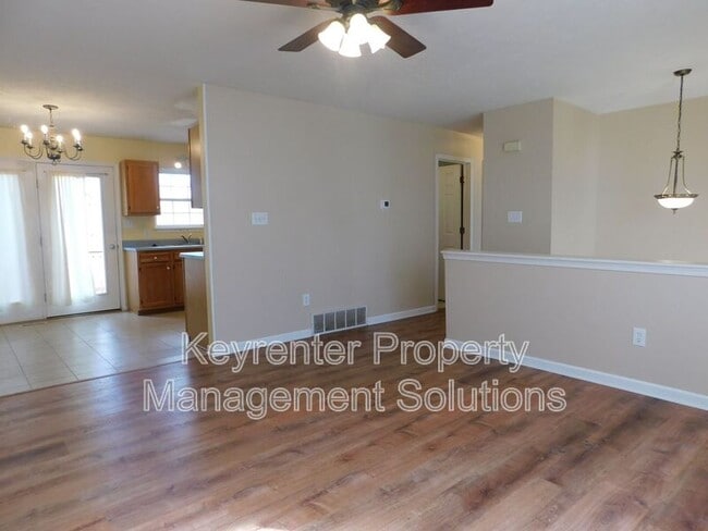 Building Photo - 1605 4th St