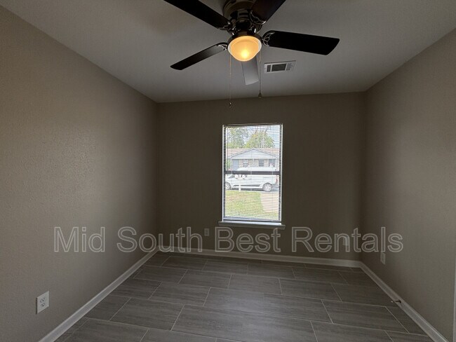 Foto del edificio - 1100 Ruth Ann Dr