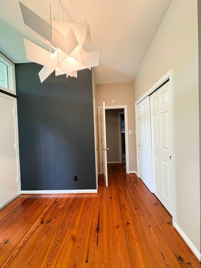 Building Photo - 3 Bedroom and 2.5 Bath Home (Pets Considered)