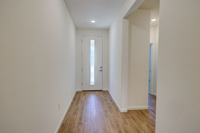 Foto del edificio - Brand New Home in Riverstone