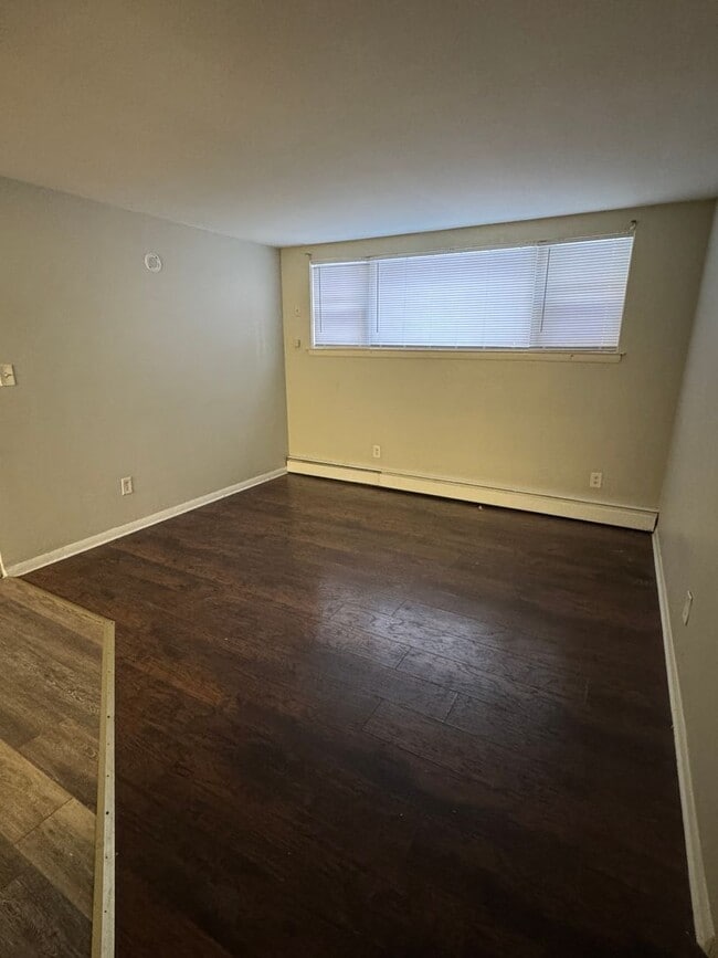 Foto del edificio - 4906 Baring Ave