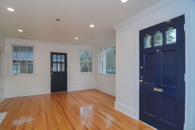 Foto del edificio - Beautiful 3 bedroom/2 bath house in highly desirable Shandon location! Available June 2026!