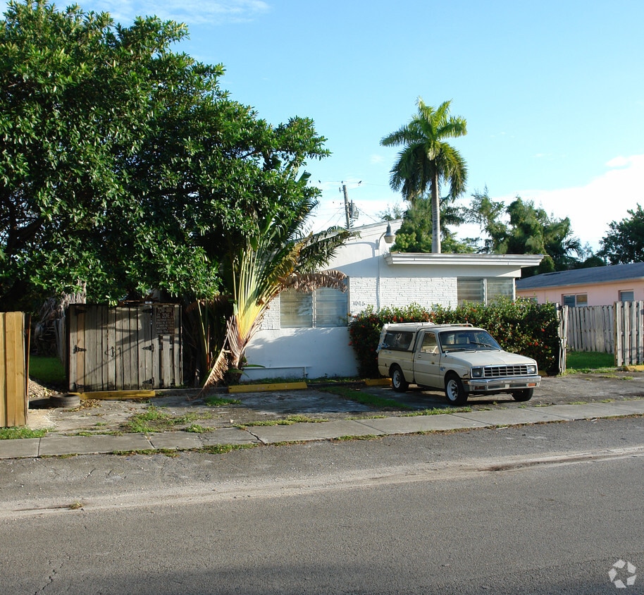Building Photo - 1045 NE 80th St
