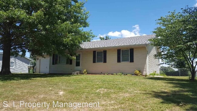 Building Photo - 3 br, 1.5 bath House - 105 N. Lawrence St.