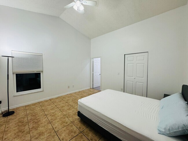 Habitación principal privada - 536 Cheshire Way
