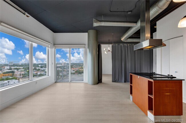 Foto del edificio - 10 SW South River Dr