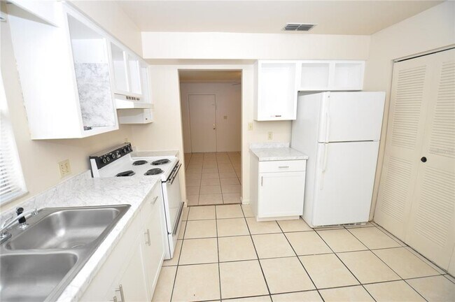 Foto del edificio - 1434 E Fern Rd
