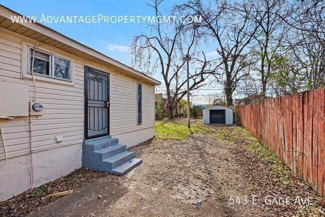 Building Photo - 543 E Gage Ave
