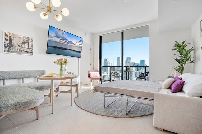 Building Photo - 601 NE 1st Ave