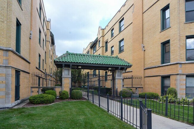 Building Photo - 2334 N Spaulding Ave