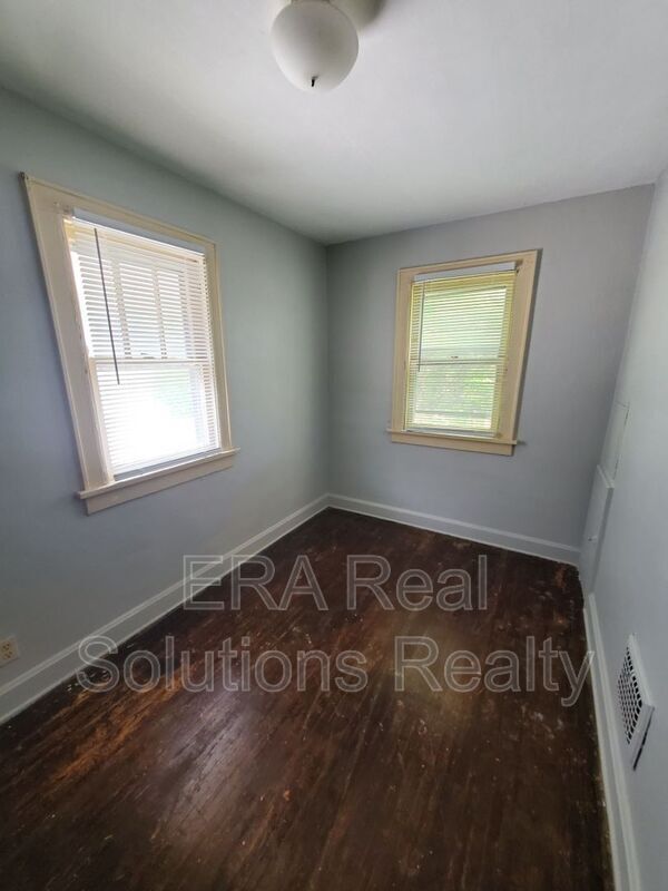 Foto del edificio - 1142 Wilson Ave