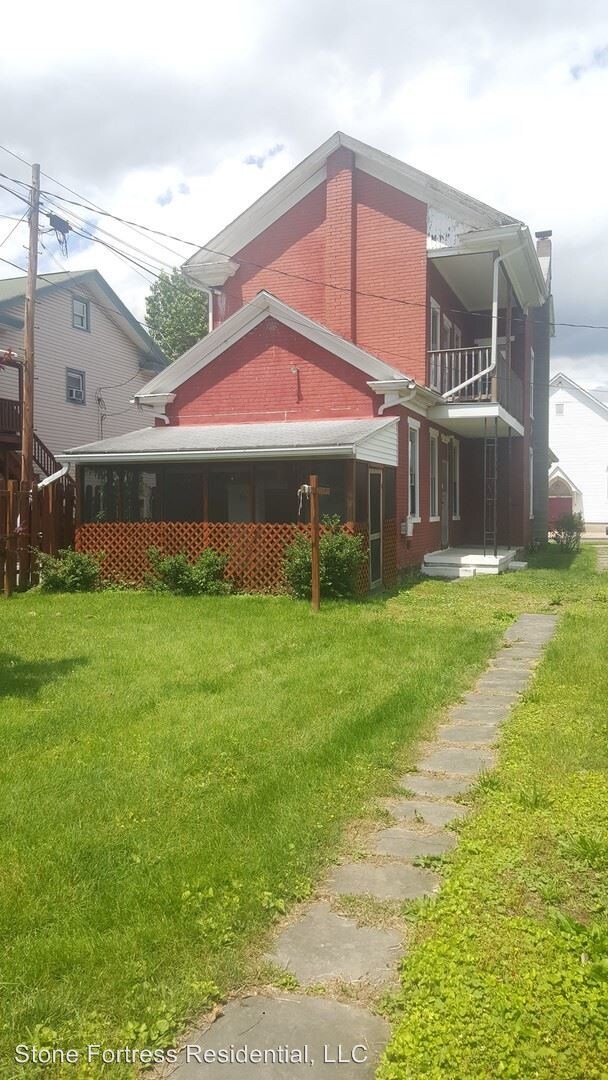 Building Photo - 3 br, 1.5 bath House - 233 Walnut Street