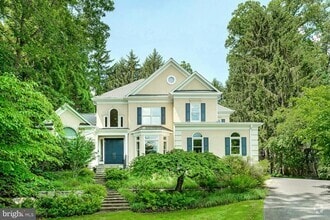 Building Photo - 6698 Glenbrook Rd