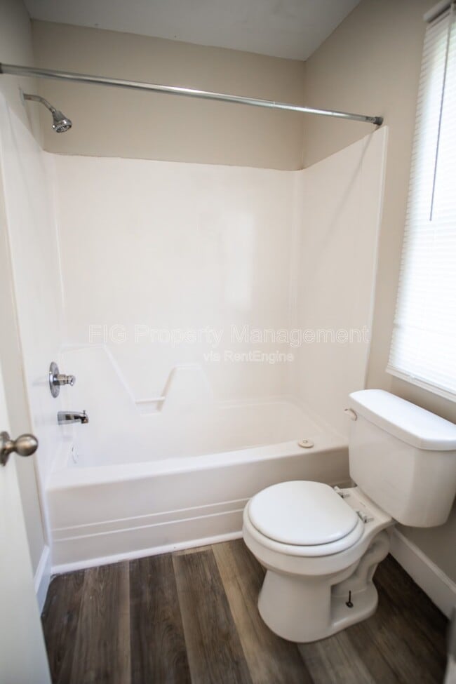 Building Photo - 2311 Holbrook Dr