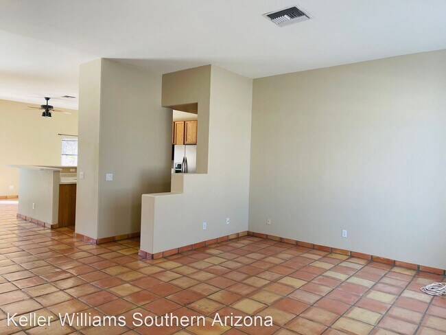 3 br, 2 bath House - 10882 E Walking Stick Dr photo'