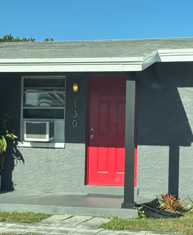 Entrada al espacio - 128 NW 13th Avenue