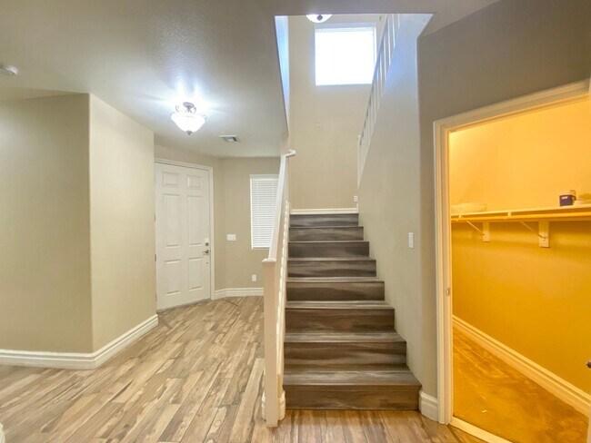 Building Photo - Wonderful two-story single-family house