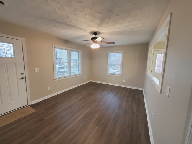 Building Photo - 206 Rizer