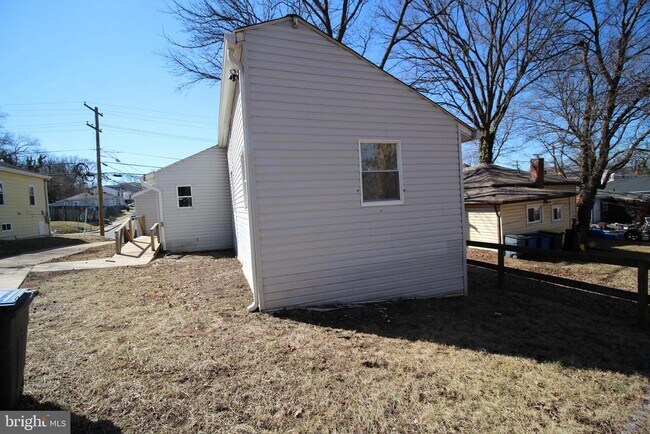 Foto del edificio - 5522 Addison Rd