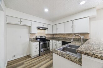 Building Photo - 13020 Leader St