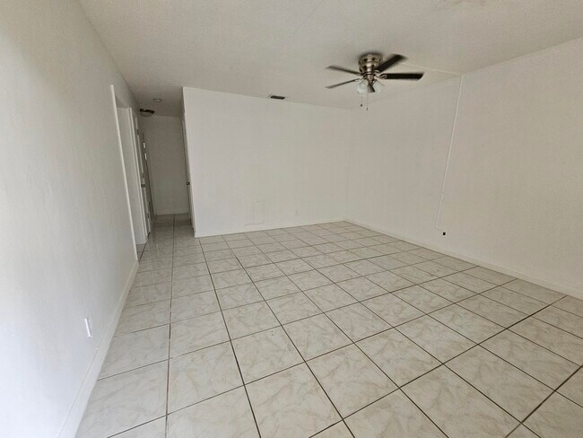 Foto del edificio - 2654 NE 9th Ave