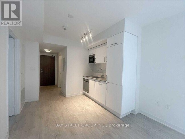 Photo du bâtiment - 576-5576 Front St W