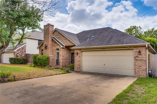 Building Photo - 2515 Stratford Dr