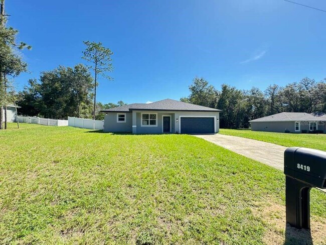 Building Photo - 8419 N Saxon Way