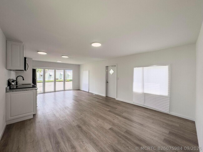 Foto del edificio - 4022 68th St N