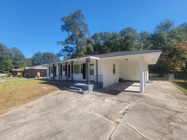 Foto del edificio - 3310 Emerson Dr