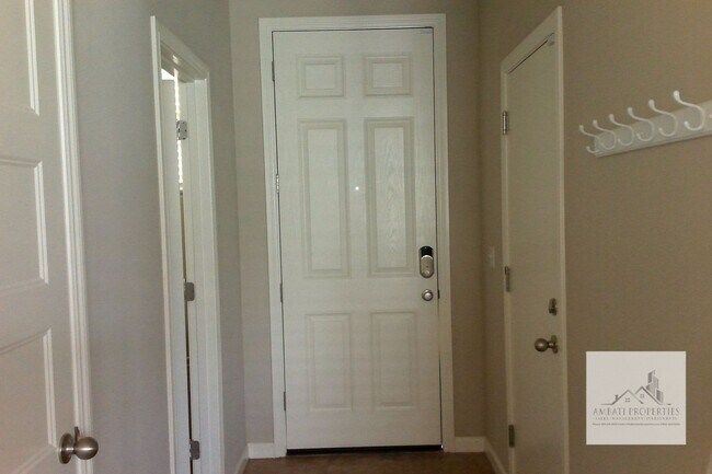 Foto del edificio - Beautiful 3 Bedroom 2.75 Bath Home in Harlan Ranch!