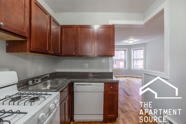 Building Photo - 4415 N Wolcott Ave