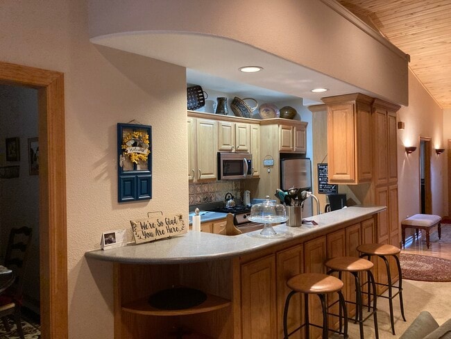 Building Photo - 205 Racquet Dr