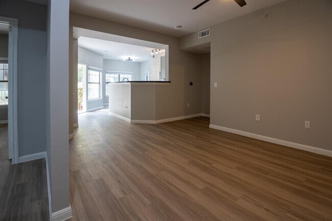 Foto del edificio - 2320 Gracy Farms Ln