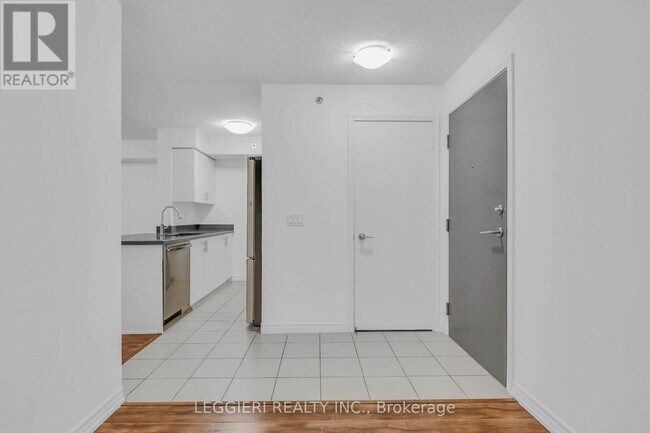 Photo du bâtiment - 35 Saranac Blvd