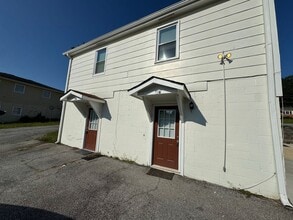 Building Photo - 5963 Peco Ln