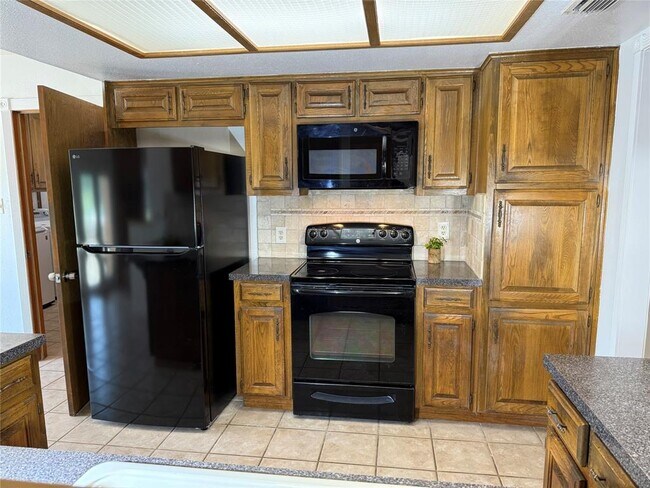 Foto del edificio - 331 Live Oak Dr
