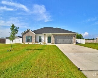 Building Photo - 301 Akins Rnch Rd