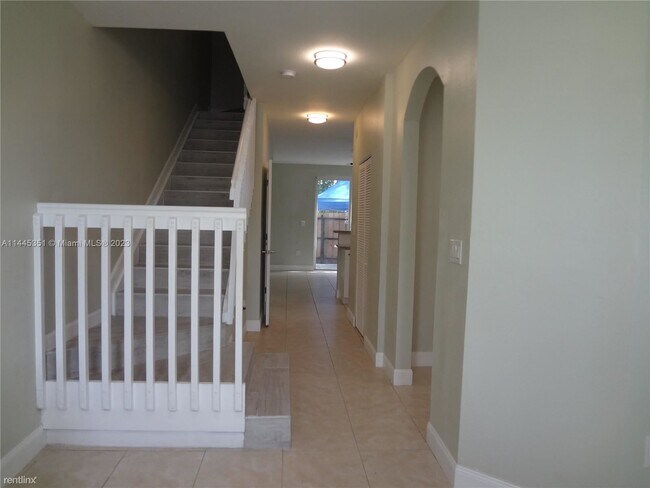 Building Photo - 3 br, 2.5 bath House - 2884 SE 2nd Dr Unit...