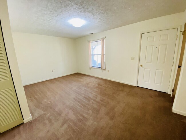 Foto del edificio - 220 Laurel Ave