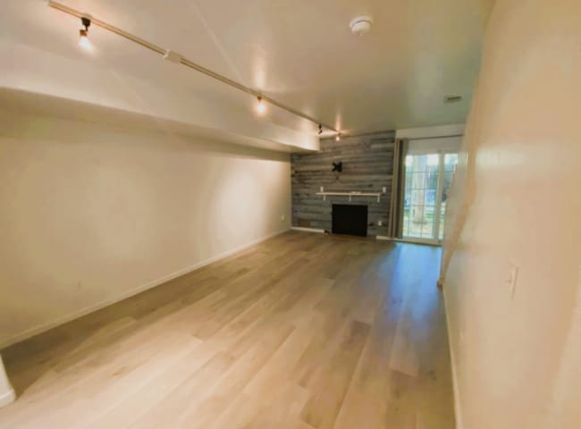 Building Photo - 17293 E Ford Dr