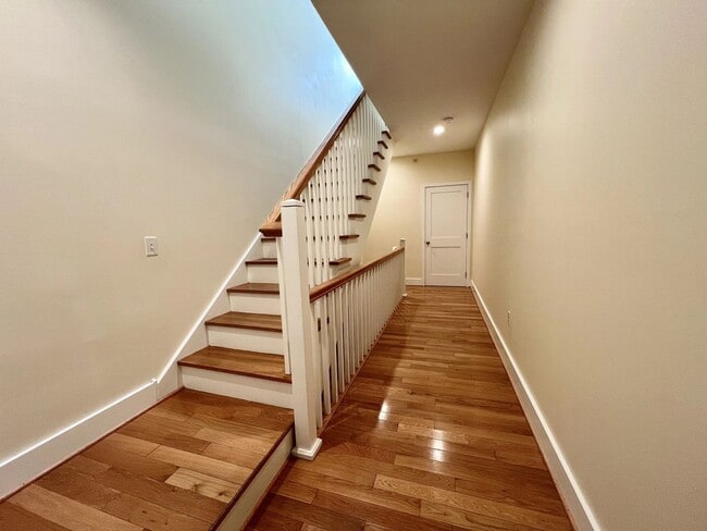 Building Photo - Olde City Apartment