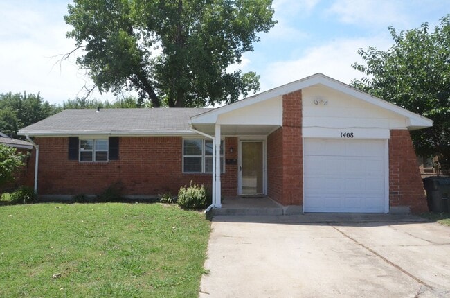 Cute Home w/Great Yard! - Cute Home w/Great Yard!